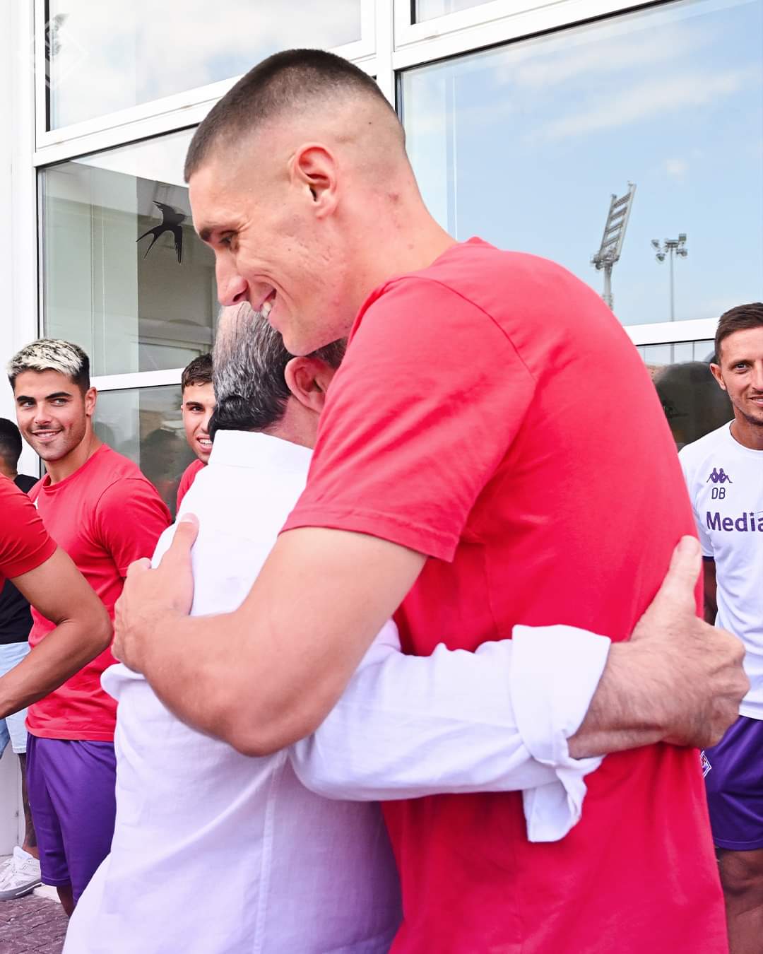 Commisso è tornato a Firenze, abbracci con tutti al centro sportivo, da Italiano a Jovic e Milenkovic