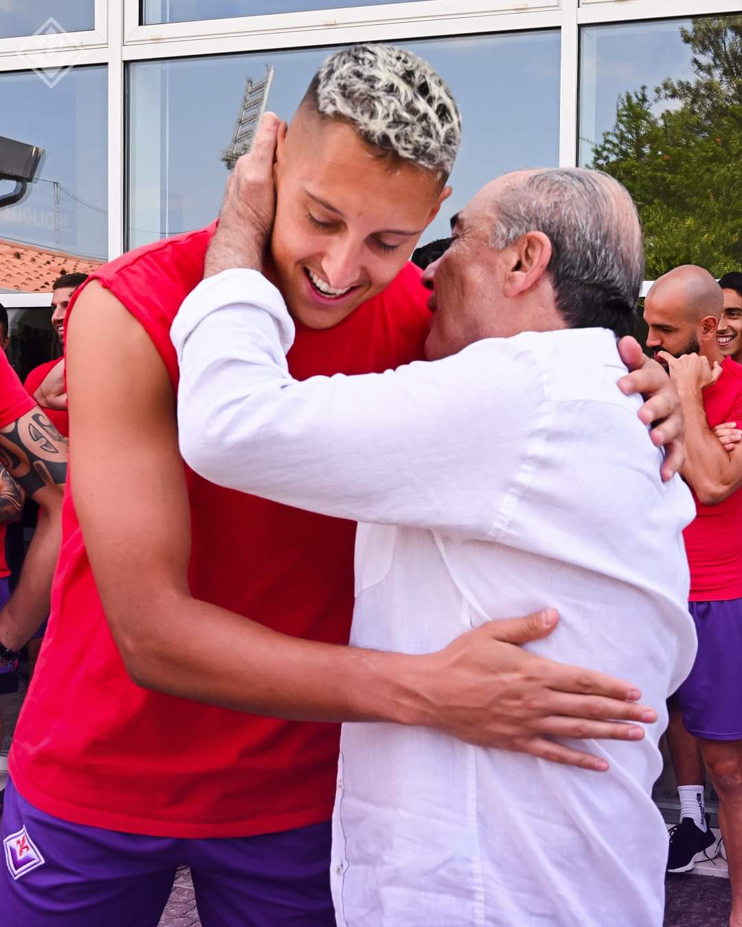 Commisso è tornato a Firenze, abbracci con tutti al centro sportivo, da Italiano a Jovic e Milenkovic