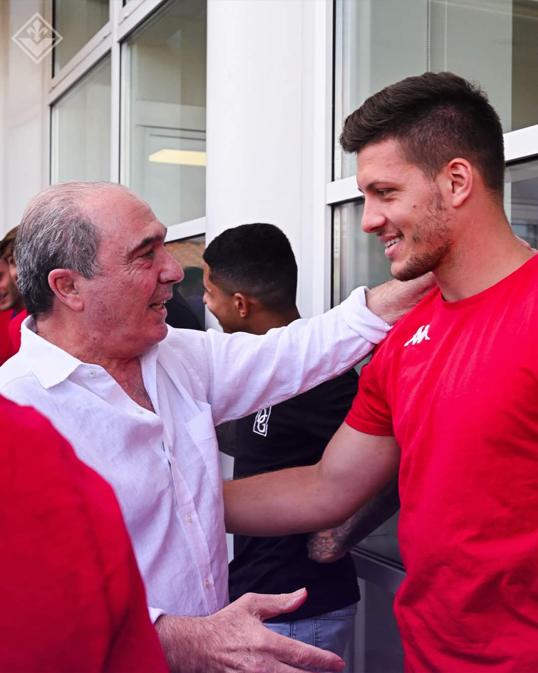 Commisso è tornato a Firenze, abbracci con tutti al centro sportivo, da Italiano a Jovic e Milenkovic