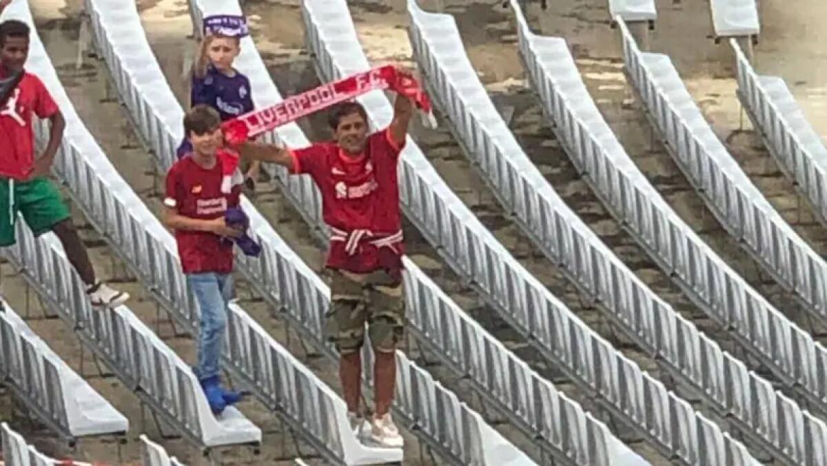 Nazione, sotto al settore ospiti con la maglia del Liverpool: collegamento con la tragedia dell’Heysel - 