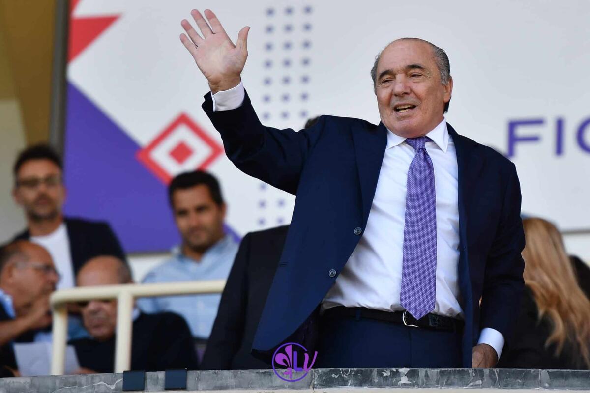 Commisso visita il “suo murales” realizzando il sogno di un super tifoso viola  - Rocco Commisso (presidente ACF Fiorentina)