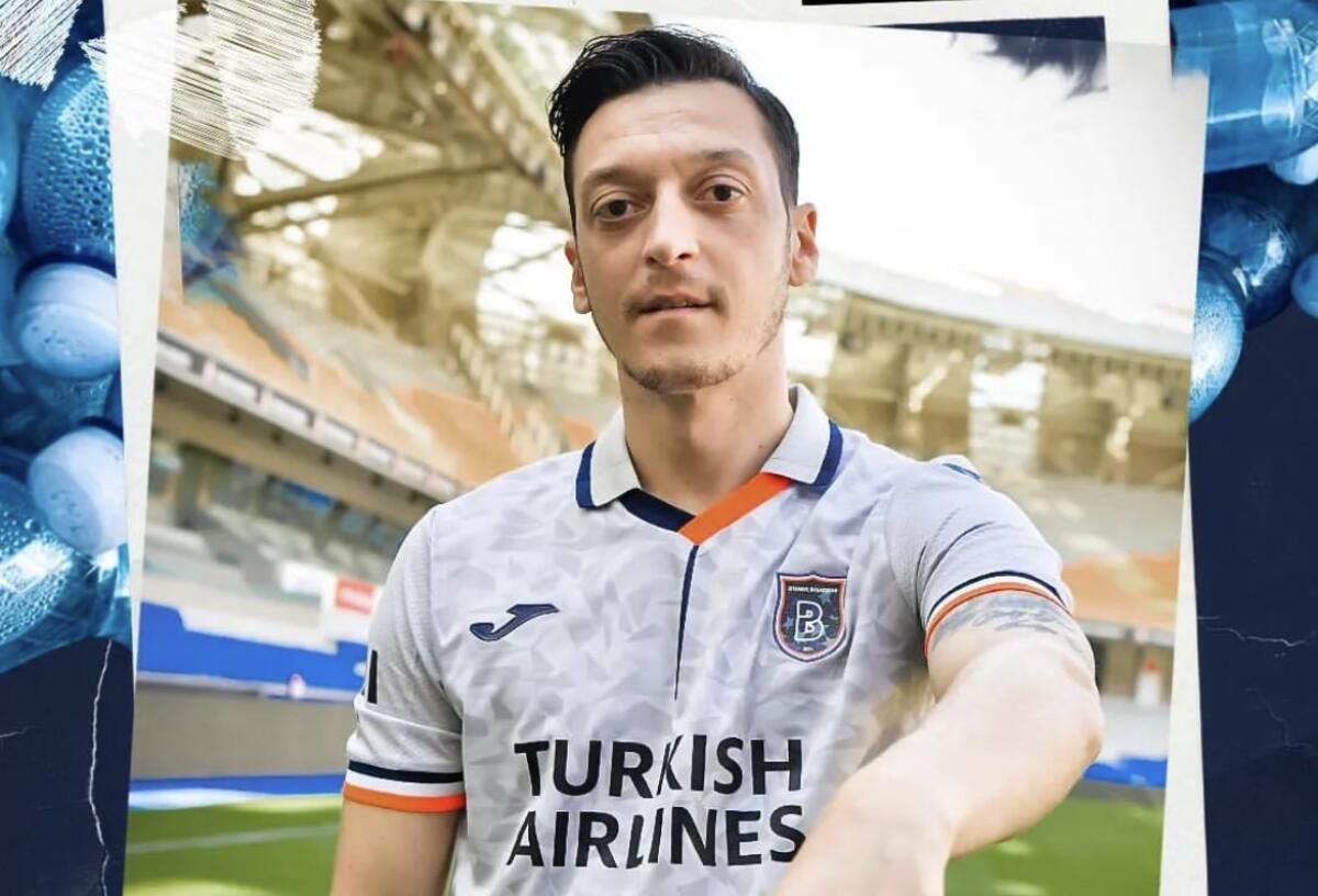 Tegola per il Basaksehir: Ozil out 3 mesi per un problema alla schiena. Salterà la Fiorentina - 