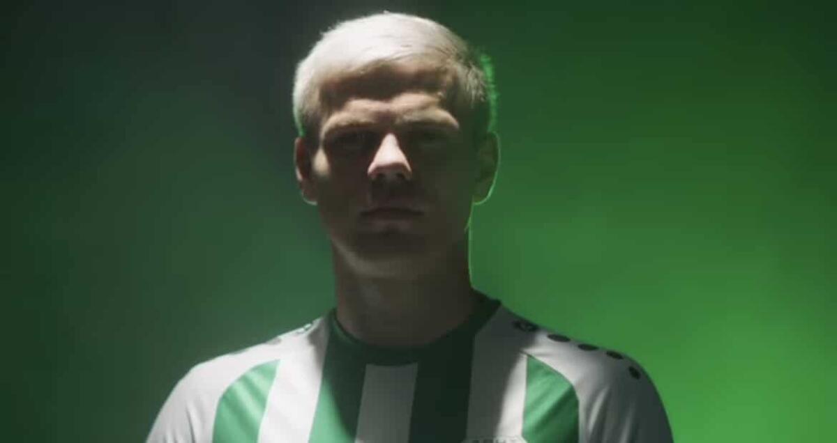 Kokorin presentato come una star dal Limassol: musica, effetti speciali e palleggi da brasiliano - 