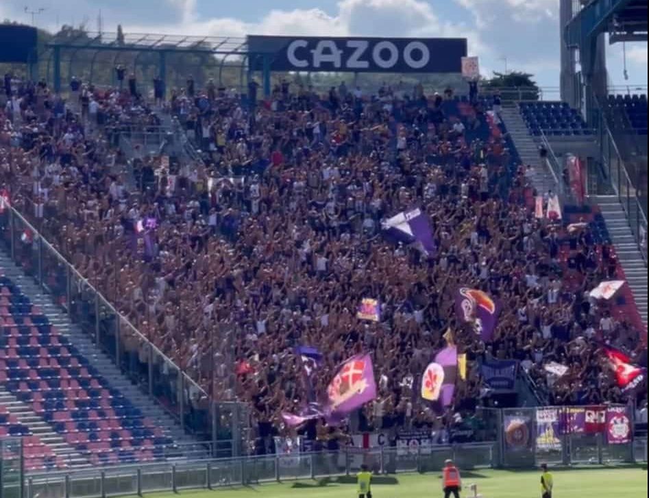 I tifosi della Fiorentina scoppiano nella contestazione, fischi alla squadra e il coro: "Fuori le palle"