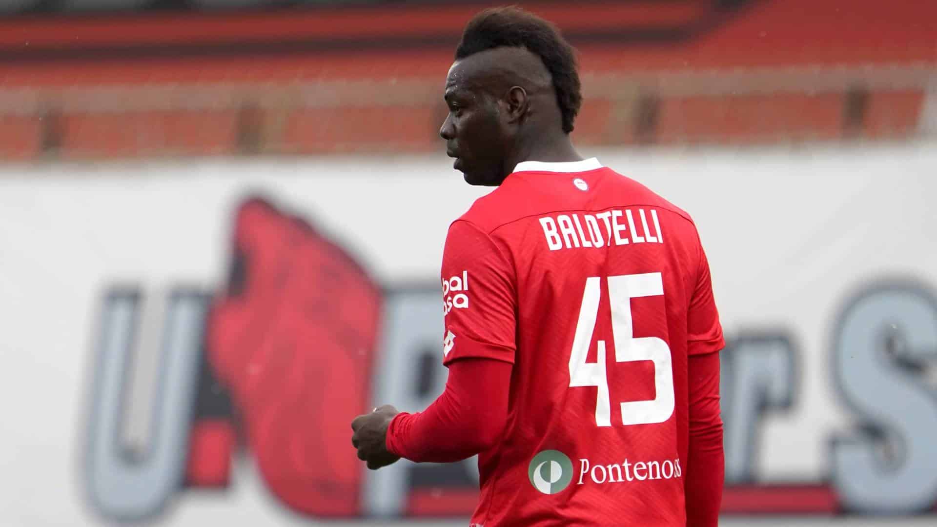 Balotelli è un flop anche al Sion in Svizzera: "I suoi movimenti limitati a sottobicchiere da birra"