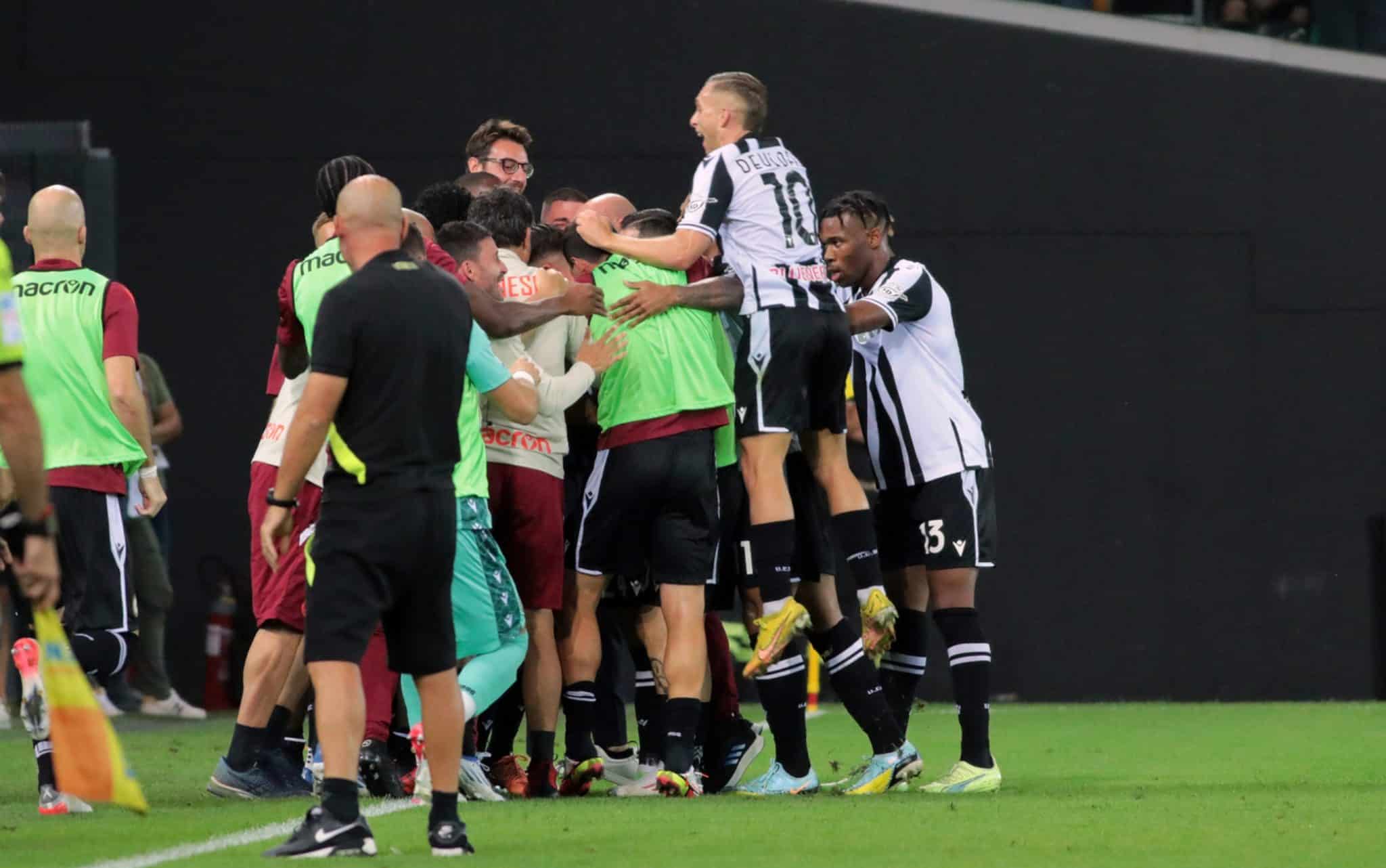 Mourinho prende 4 gol dall'Udinese, Roma umiliata. Risultato buono per la Fiorentina