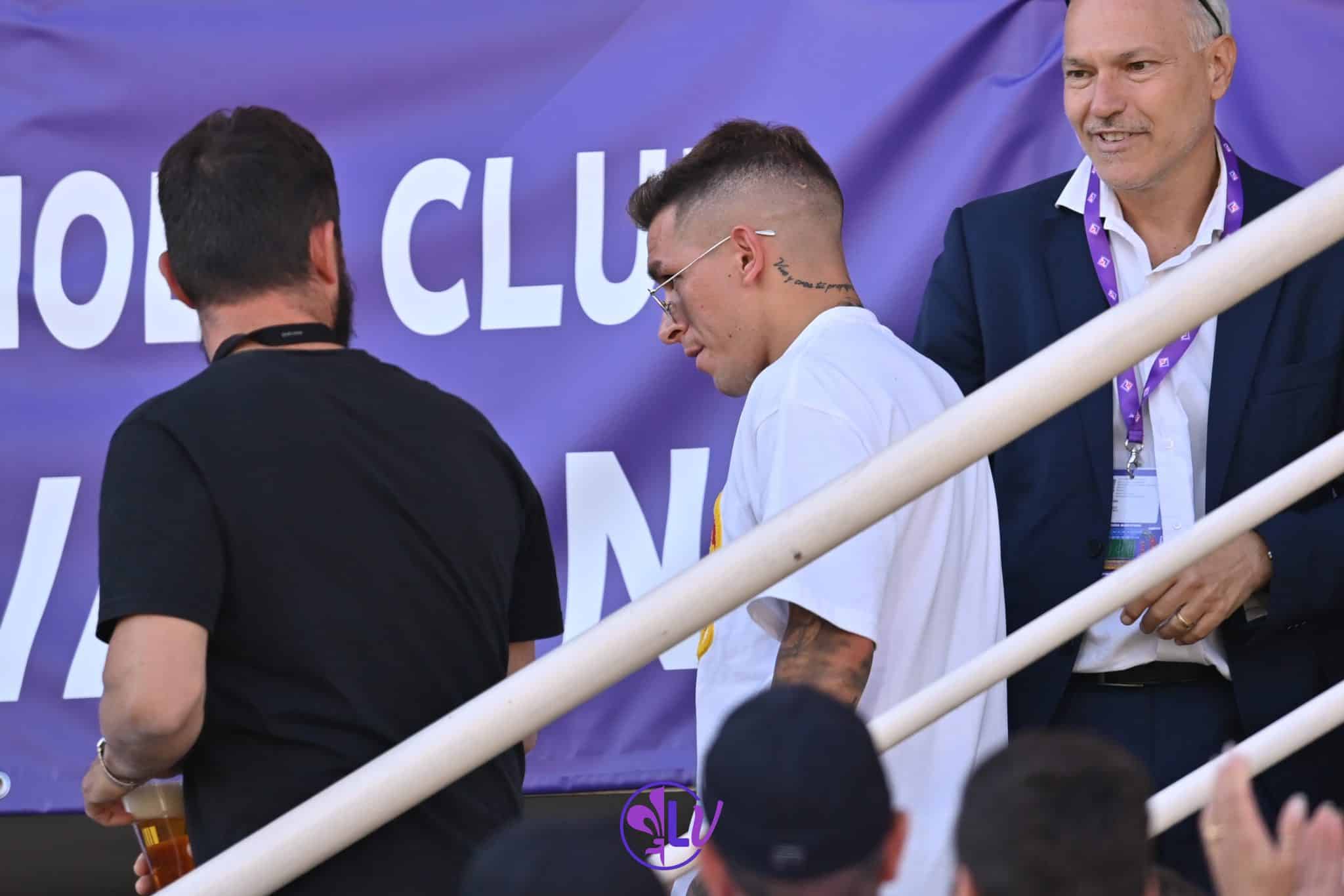 Lucas Torreira assiste alla partita