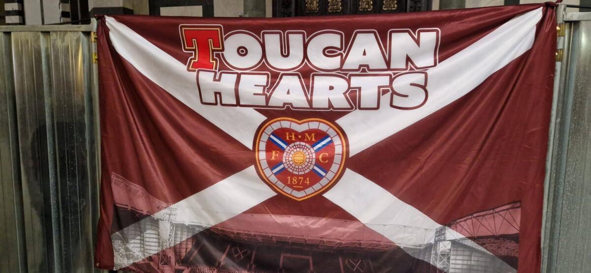 I tifosi dell'Hearts invadono il centro di Firenze, cori fino a notte fonda sotto il Duomo e per la città - 