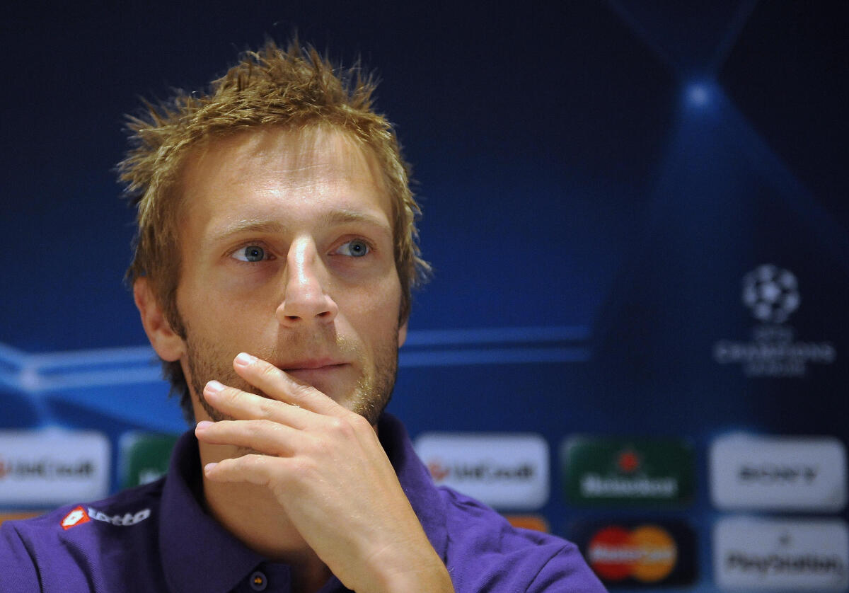Jorgensen: "La Fiorentina ha un bel progetto, serve pazienza ma i tifosi viola non ne hanno" - Fiorentina's Danish midfielder Martin Jorgensen  listens  during a press conference before the training session  on the eve of a Champions League group E football match against Liverpool on September 28, 2009. At Artemio Franchi stadium in Florence .