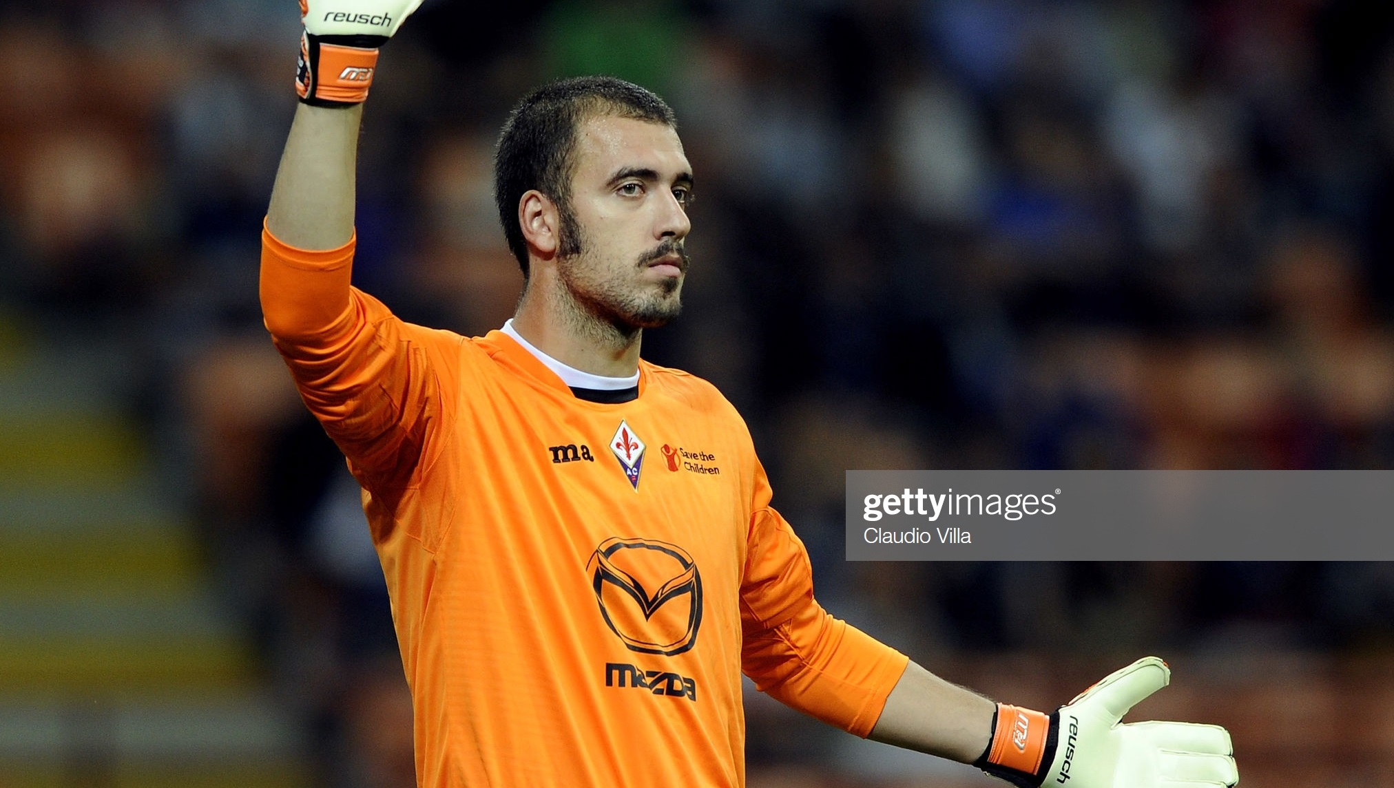 MILAN, ITALY - SEPTEMBER 30: Emiliano Viviano of ACF Fiorentina during the Serie A match between FC Internazionale Milano and ACF Fiorentina at San Siro Stadium on September 30, 2012 in Milan, Italy. (Photo by Claudio Villa/Getty Images)