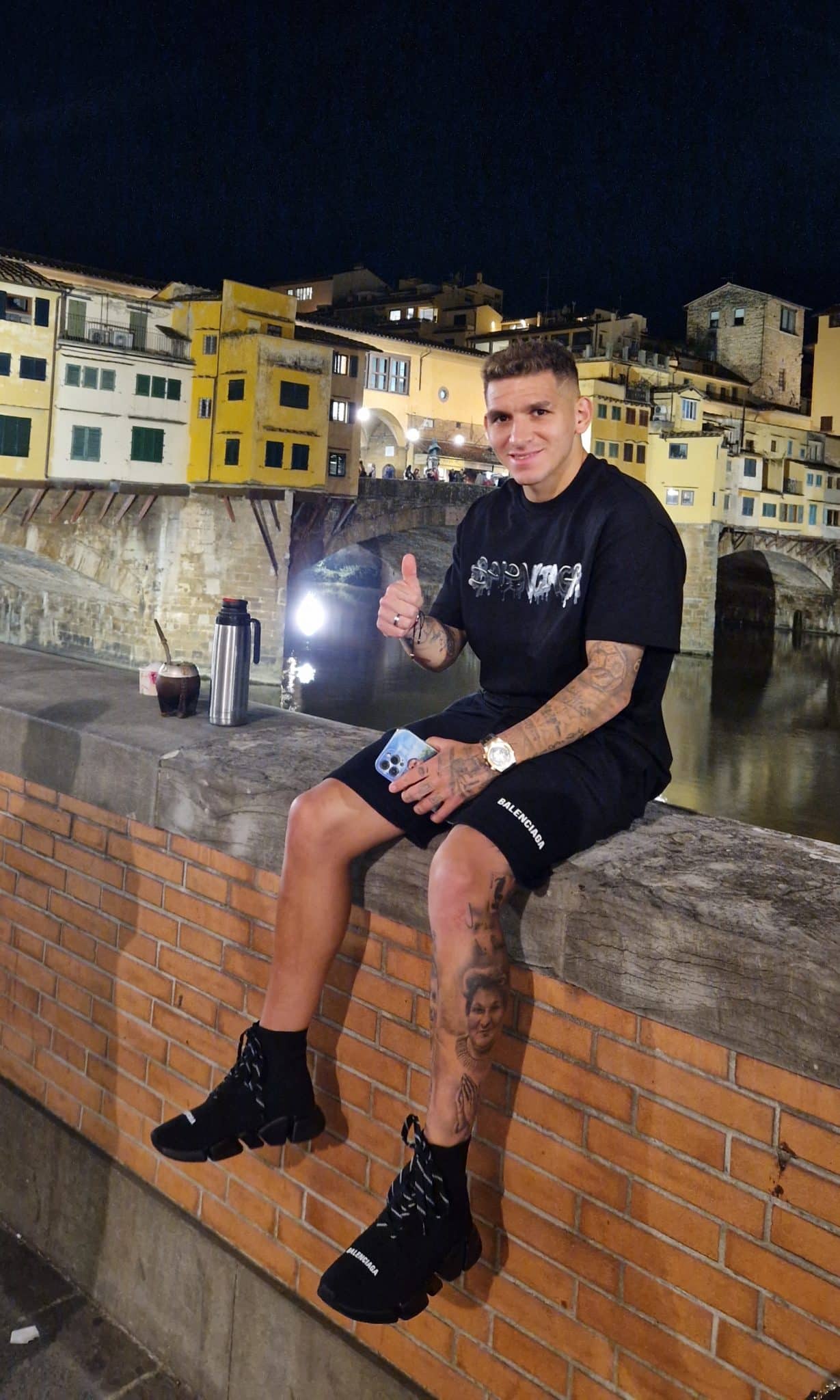Torreira è sempre a Firenze. Il centrocampista si gode Ponte Vecchio e torna appena può