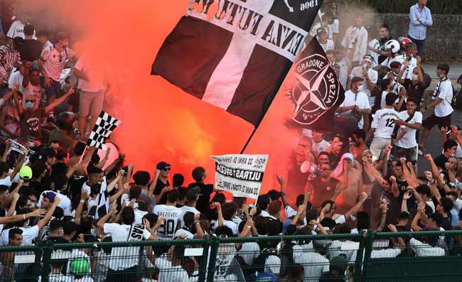 La polizia ha paura che a La Spezia possano creare scompiglio contro i tifosi della Fiorentina