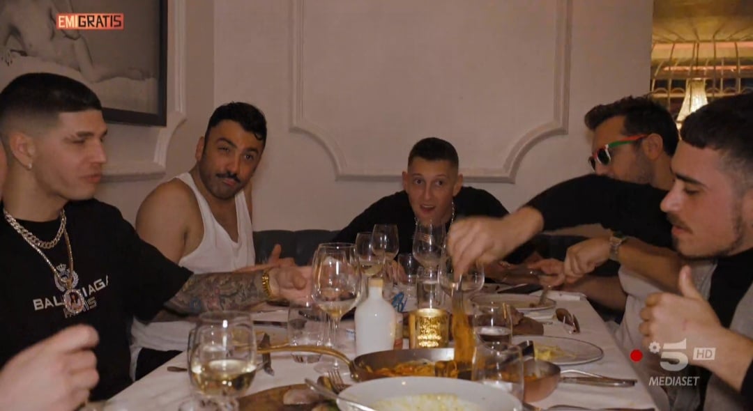 Gollini vittima di Pio e Amedeo. Conto di 7 mila euro, e scherzi notturni in casa anche a Kulusevski