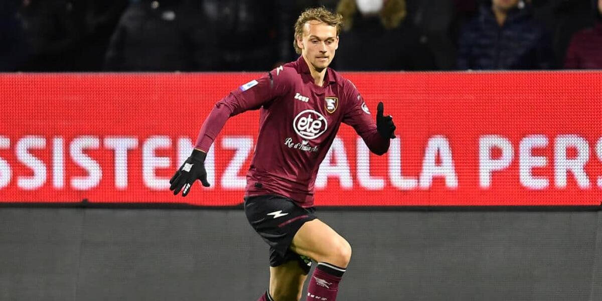Da Salerno, la Fiorentina vuole Bohinen della Salernitana, già in estate la viola ci aveva provato - SALERNO, ITALY - FEBRUARY 07: Emil Bohinen of US Salernitana during the Serie A match between US Salernitana and Spezia Calcio at Stadio Arechi on February 07, 2022 in Salerno, Italy. (Photo by Francesco Pecoraro/Getty Images)