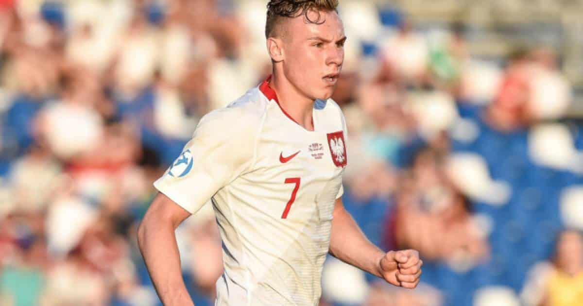 Zurkowski massacrato in Polonia dopo il Cile: "Fa tutto tranne giocare a calcio, ha corso e basta" - 