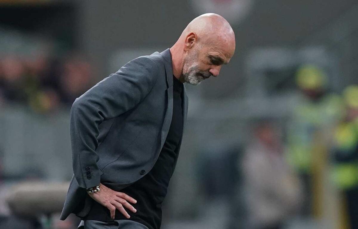 Dramma Pioli in Milan-Fiorentina, scopre della morte del cognato al fischio finale, scappa via - Foto Spada/LaPresse 13 novembre   2022 - Milano , Italia - sport, calcio - Milan vs Fiorentina  Campionato italiano di calcio Serie A TIM 2022/2023 - Stadio San Siro. Nella foto:  Stefano Pioli (A.c. Milan);

November  13 , 2022 Milan , Italy - sport
