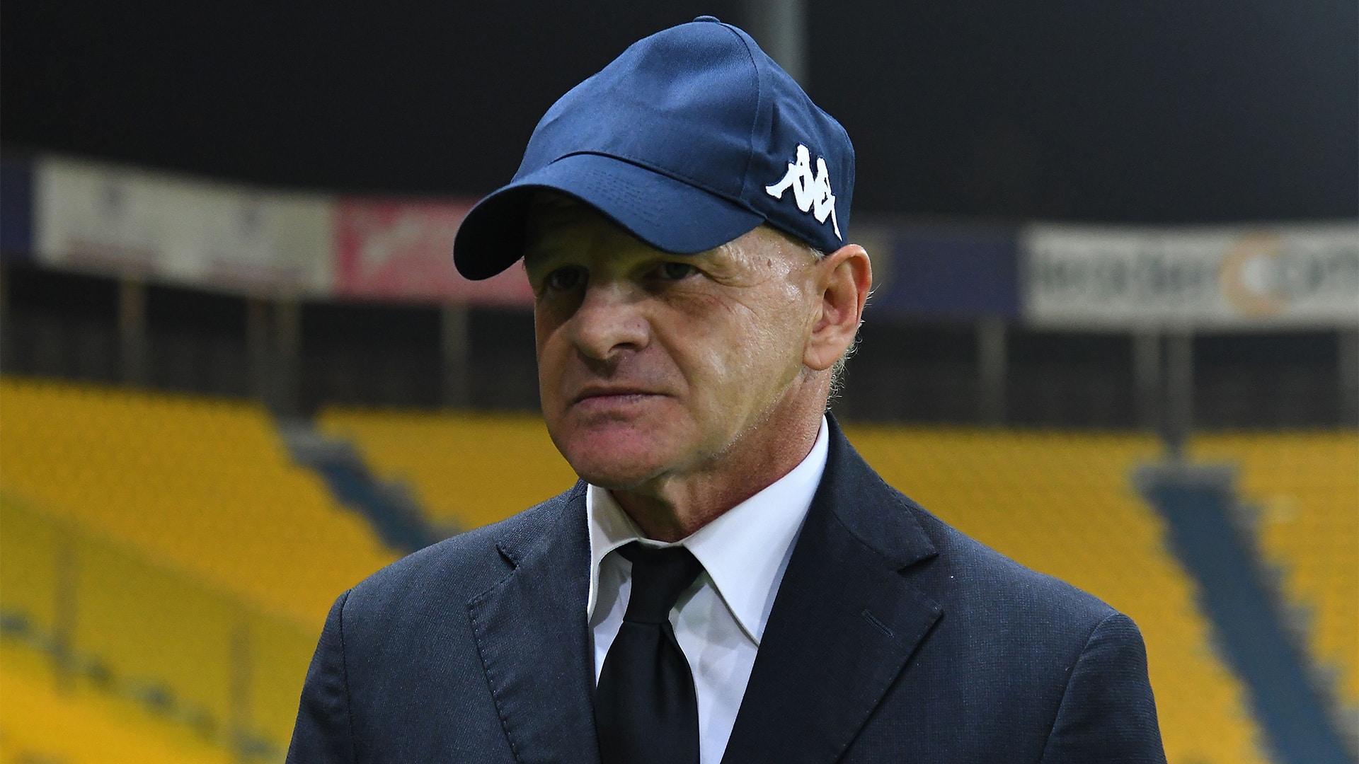 PARMA, ITALY - NOVEMBER 07: Giuseppe Iachini head coach of ACF Fiorentina looks on during the Serie A match between Parma Calcio and ACF Fiorentina at Stadio Ennio Tardini on November 07, 2020 in Parma, Italy. (Photo by Alessandro Sabattini/Getty Images)
