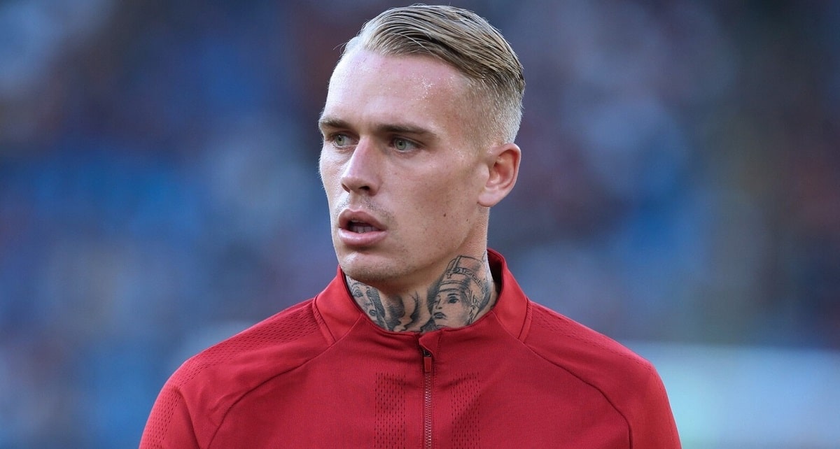 Caso Karsdorp: alcuni tifosi della Roma lo hanno aspettato sotto casa. A gennaio arriverà l'addio