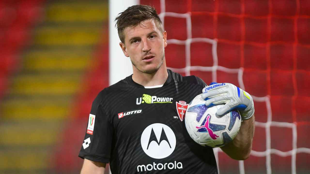 Foto Claudio Grassi/LaPresse 07 agosto 2022 - Monza, Italia - sport, calcio - Monza vs Frosinone - Coppa Italia Frecciarossa 2022/2023 Trentaduesimi di finale - U-Power Stadium. Nella foto: Alessio Cragno (#89 Monza)August 07, 2022 - Monza, Italy - sport,
