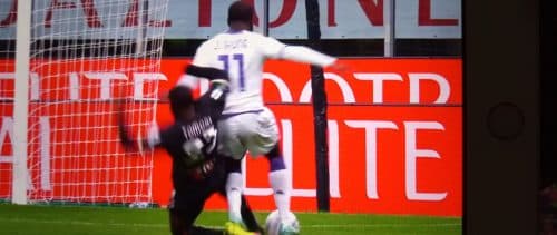L’ennesima vergogna del calcio italiano. Arbitro palesemente di parte. Basta, non se ne può più