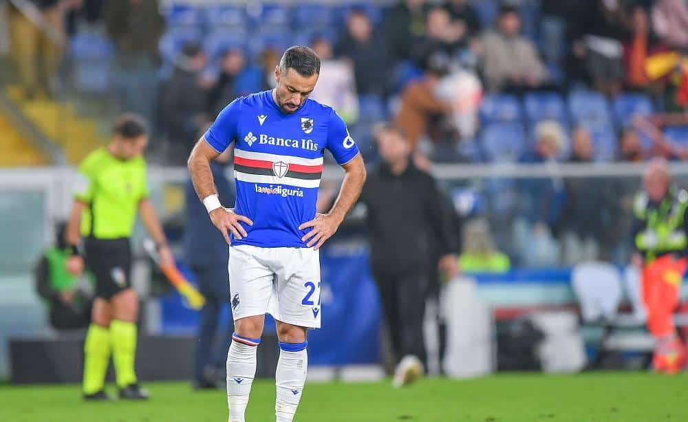 Follia a Genova, tifosi Sampdoria non fanno uscire squadra dagli spogliatoi, alle 23 sono ancora li