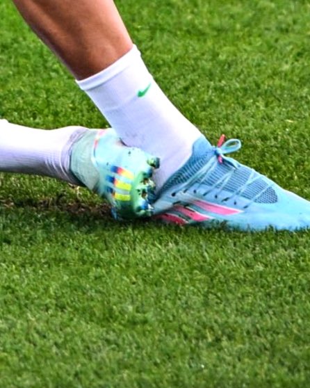 Dani Alves con un'entrata killer rischia di far perdere il mondiale a Pedro nell'allenamento del Brasile