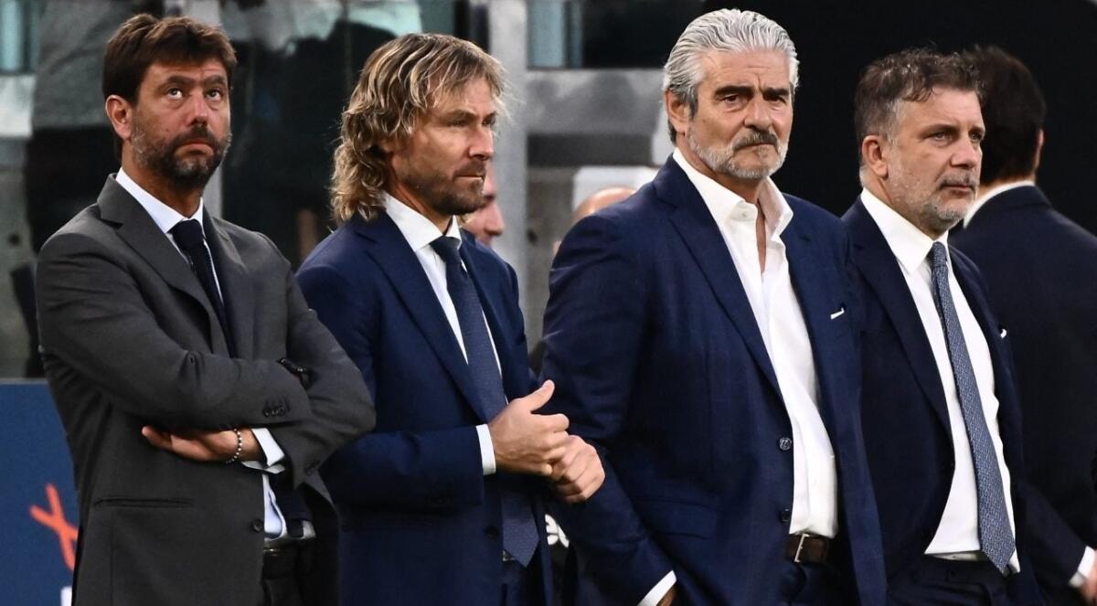 Coscienza sporca, Juventus avvisa azionisti: "Possiamo retrocedere ed essere esclusi dalla Uefa" - (From L) Juventus' President Andrea Agnelli, Juventus' vice-president Pavel Nedved, Juventus's managing director Maurizio Arrivabene and Juventus Sports Coordinator Federico Cherubini attend the Italian Serie A football match between Juventus and Sas