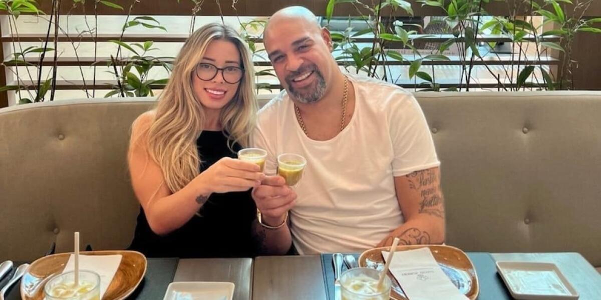 Adriano va a vedere la partita del Brasile a casa da amici, torna dalla moglie 2 giorni dopo. Lo lascia - 