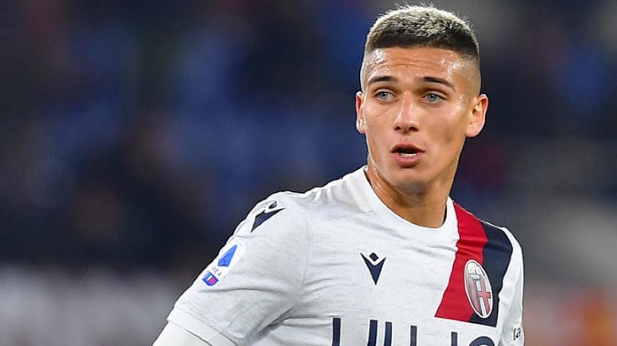 Da Bologna, Stretta finale per il rinnovo di Dominguez: se non firma Fiorentina pronta ad inserirsi - 