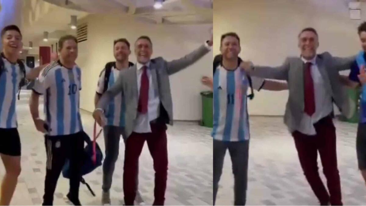 Batistuta scatenato con i tifosi dopo la vittoria dell'Argentina in Qatar, salta e canta fuori lo stadio - 