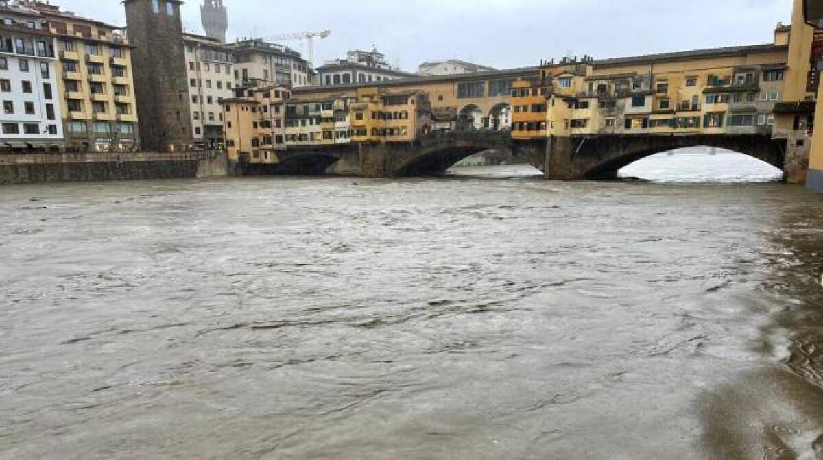 Preoccupa l'Arno a Firenze. Primo livello di allerta raggiunto, momento critico atteso nel pomeriggio - 