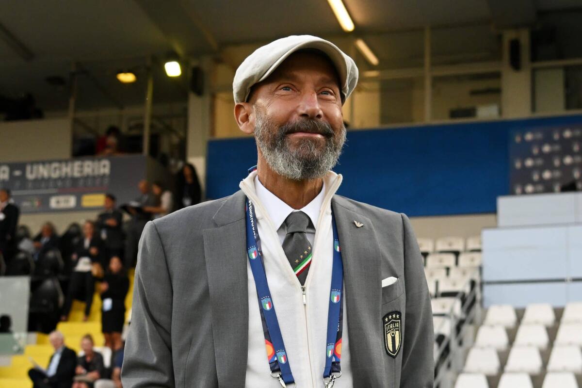 Vialli annuncia: “Sospendo i miei impegni con la FIGC per superare questa fase della malattia” - 