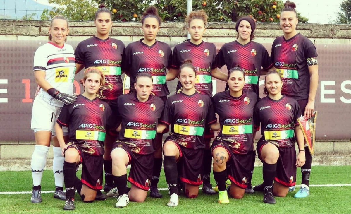 La denuncia di una calciatrice: "Sono incinta e la mia società non vuole pagarmi lo stipendio"