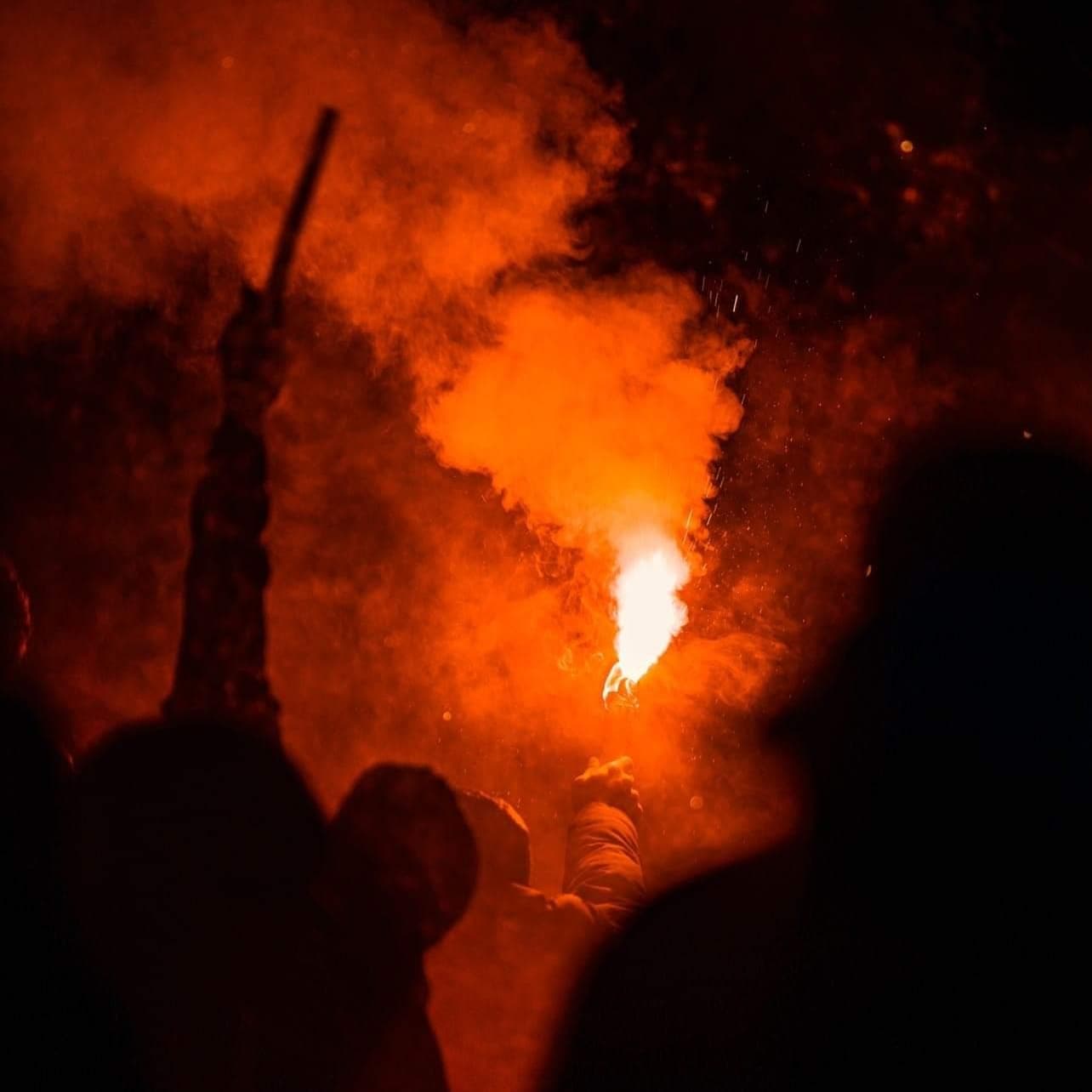 Le immagini più belle della grande festa gioiosa dei marocchini in Piazza del Duomo a Firenze