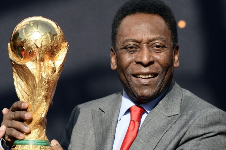 Buffon: "Pelé, hai fatto innamorare il mondo, sei e sarai una leggenda del calcio"