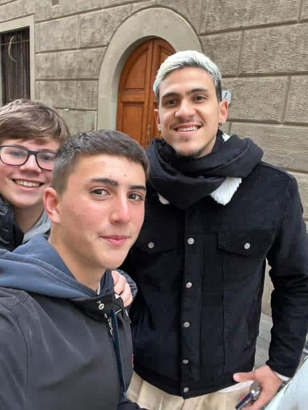 Pedro, l'ex calciatore della Fiorentina reduce dal Mondiale con il Brasile è in vacanza a Firenze