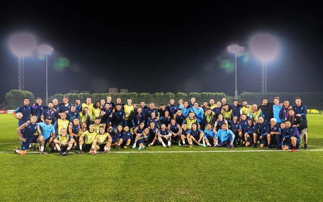 Nico Gonzalez è in Qatar con l'Argentina per la finale: "Che bello essere qui con tutta la banda"