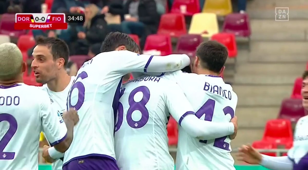 Mandragora da fuori, Bonaventura su assist di Cabral dopo grande azione di Ikonè. Fiorentina batte Borussia 2-0