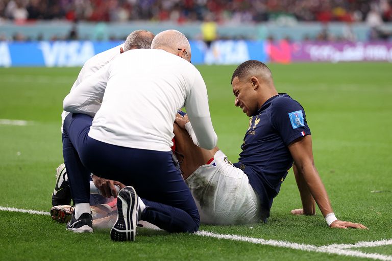 Amrabat fa un grandissimo recupero su Mbappè, intervento ruba palla e il francese non si riprende