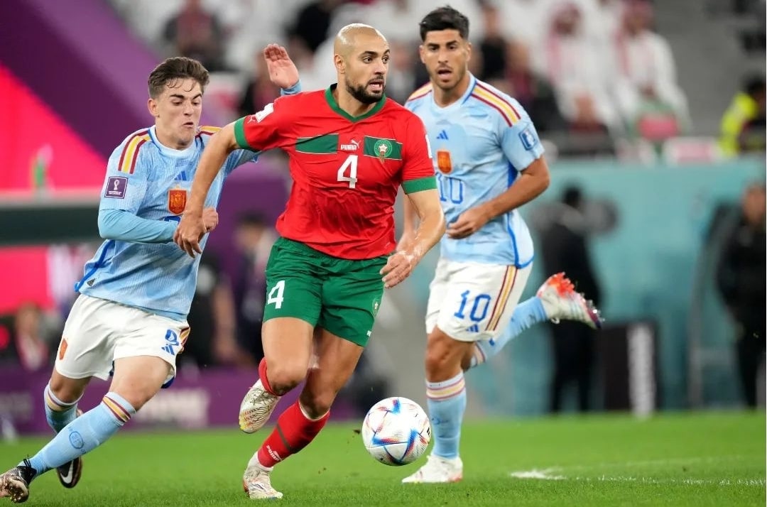 I giornali esaltano Amrabat, le sue pagelle: "Dalla Fiorentina con furore. Il Casemiro di Regragui"