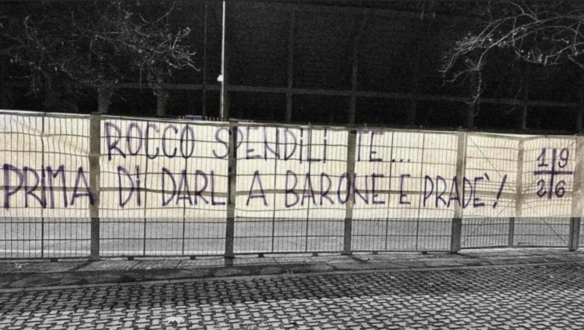Curva Fiesole attacca il mercato della Fiorentina: "Rocco spendili te...prima di darli a Barone e Pradè" - 