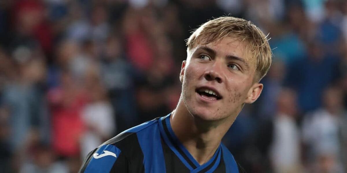 Real Madrid vuole Hojlund, l'Atalanta risponde: "A gennaio non lo vendiamo per nessuna cifra" - BERGAMO, ITALY - SEPTEMBER 01: Rasmus Hojlund of Atalanta BC celebrates during the Serie A match between Atalanta BC and Torino FC at Gewiss Stadium on September 01, 2022 in Bergamo, Italy. (Photo by Emilio Andreoli/Getty Images)