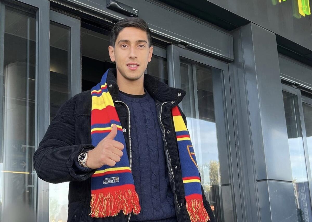 Maleh è già arrivato a Lecce, nel pomeriggio svolgerà le visite con il club salentino - 