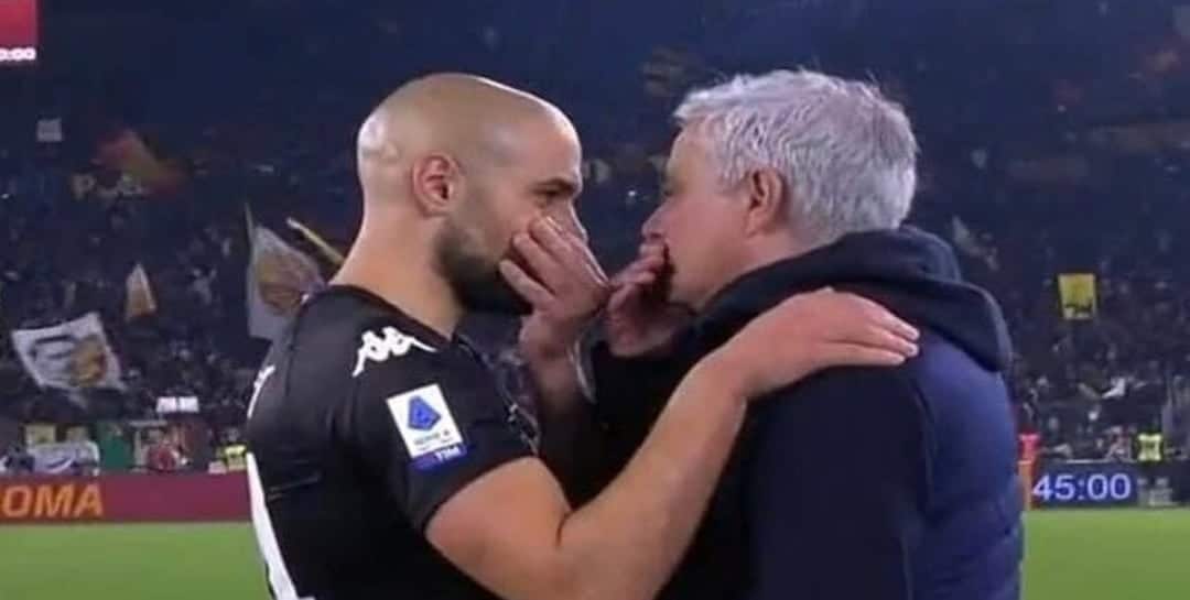 Da Roma sognano Amrabat dopo le immagini con Mourinho: "Se vieni ti dò anche le chiavi di casa"