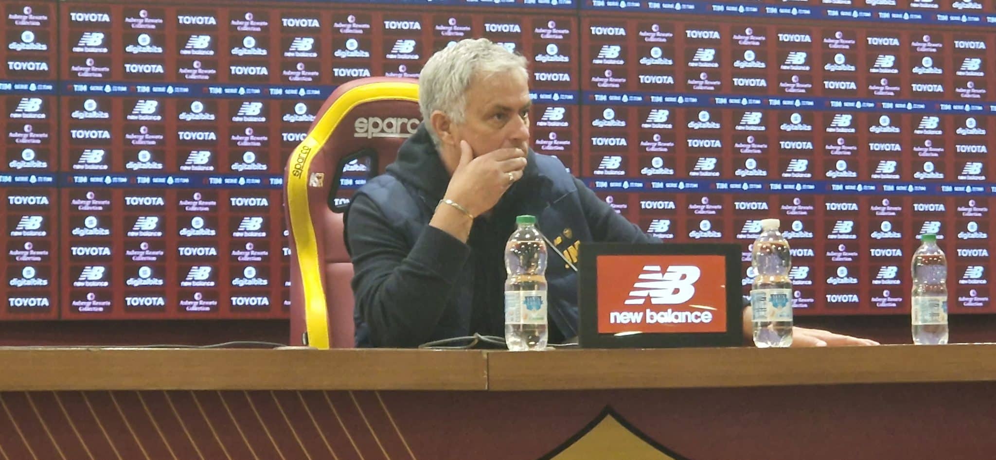 Mourinho: "Siamo a soli 4 punti dal secondo posto, quelle davanti si dovrebbero fare delle domande"