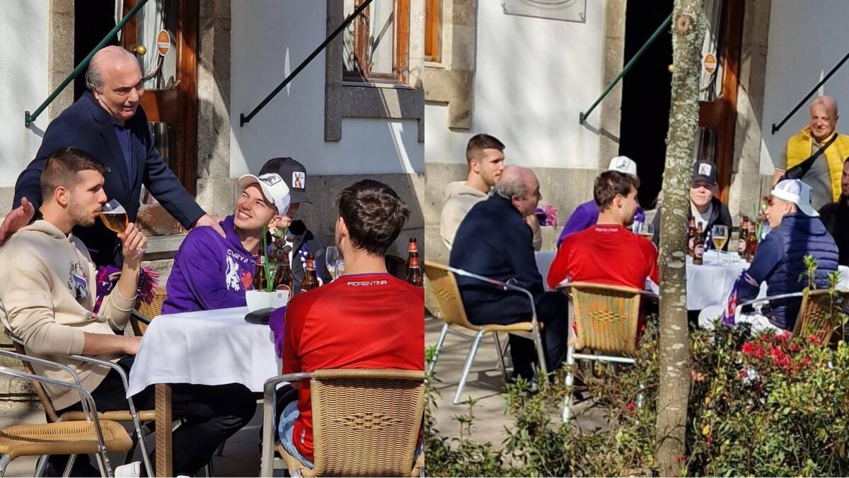Commisso si siede ai tavolini con un gruppo di tifosi della Fiorentina a Braga. Le immagini dal Portogallo - 