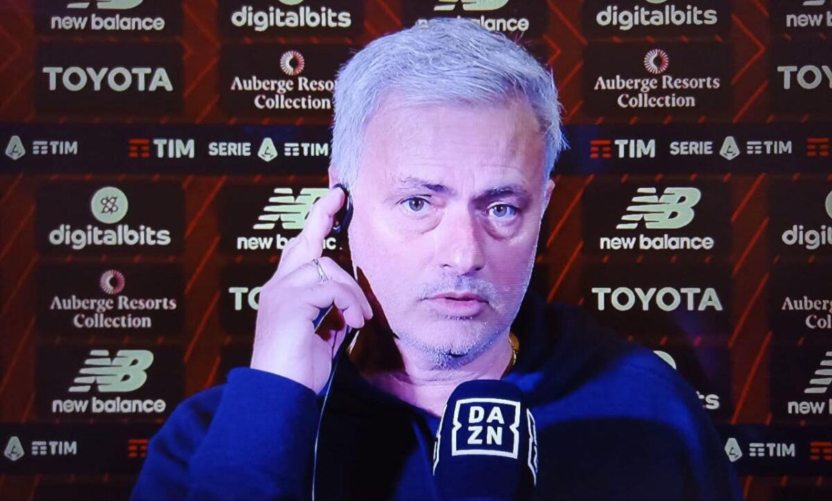 Il solito Mourinho: "Stampa e tifosi non capiscono: con i titolari Roma sarebbe in semifinale Coppa Italia" - 