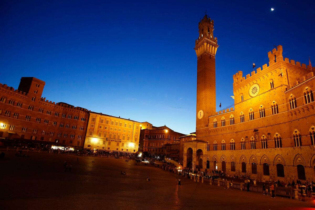 Terremoto a Siena, scossa sentita anche a Firenze e in tutta la Toscana. Gente scesa per strada - 