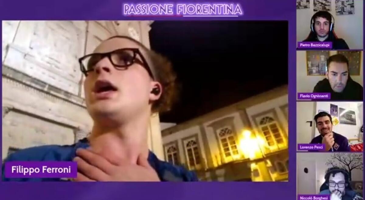Aggredito e derubato di sciarpa e felpa della Fiorentina nel pieno centro di Braga in diretta. Il video - 