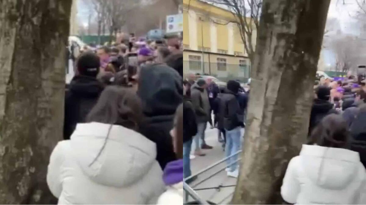 "Devi spendere" caos Barone che discute con un tifoso fuori dallo stadio. La sicurezza lo porta via - 